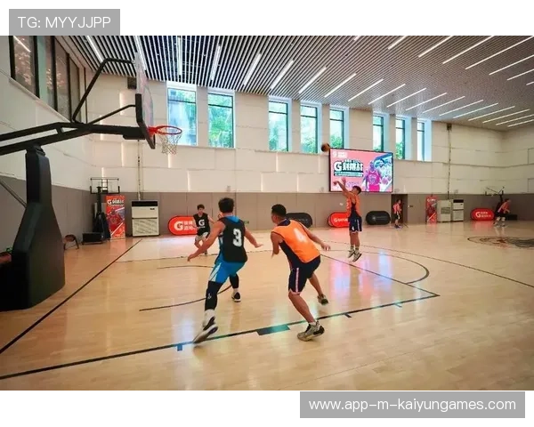 新闻中心青训队篮球赛场风云，青年篮球训练机构