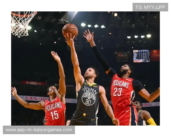 强攻突破撕裂防线，完成得分